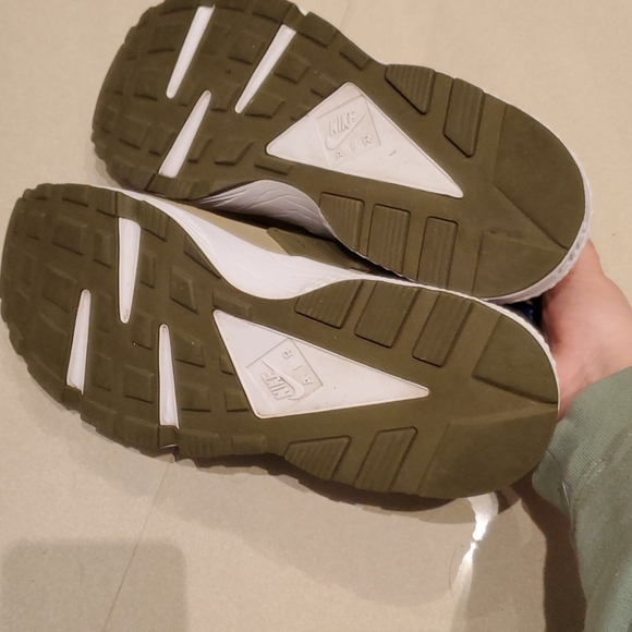 Nike Air Huarache ‘Khaki’. - Picture 16 of 16